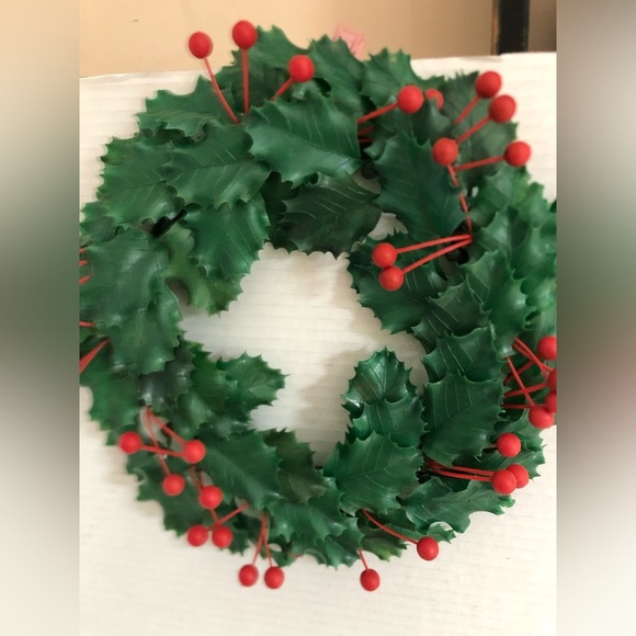 Vtg Kitchy MCM Plastic Holly Wreath - Picture 2 of 8